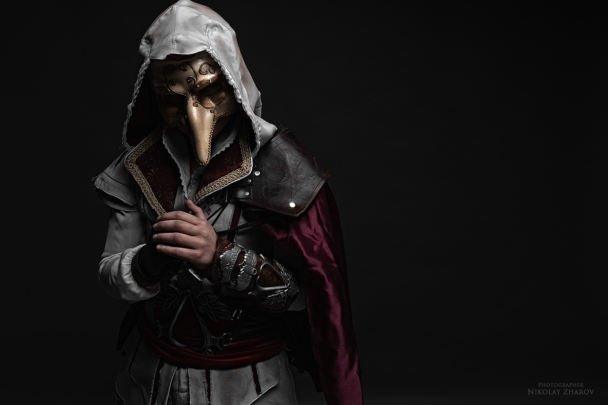 Основатель ассасинов. Assassin's Creed 2 Эцио Аудиторе. Assassins Creed косплей Ezio Auditore. Ассасин Крид 2 Эцио Аудиторе. Ассасин Крид 2 Эцио маска.