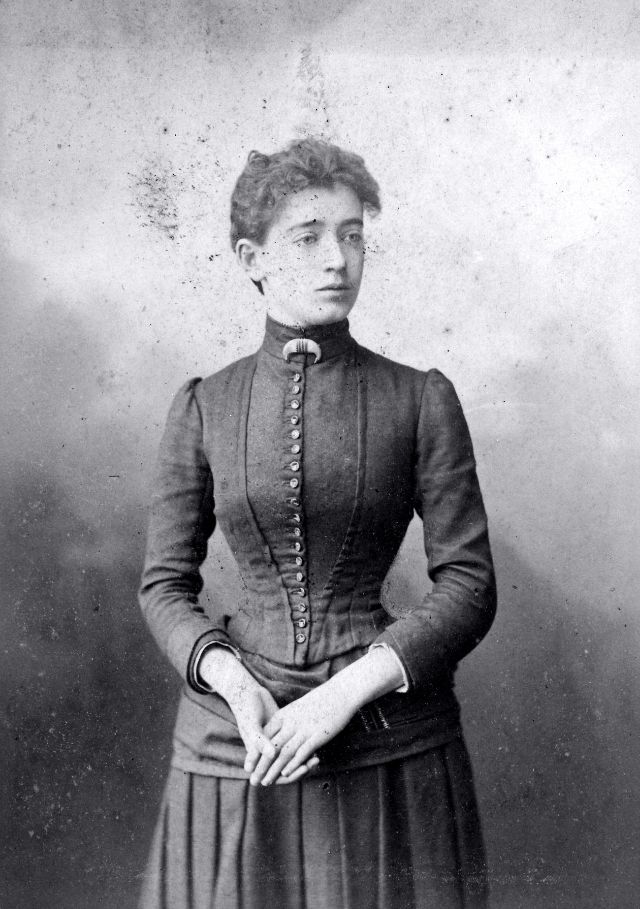 Victorian Women in the 19th Century (25).jpg