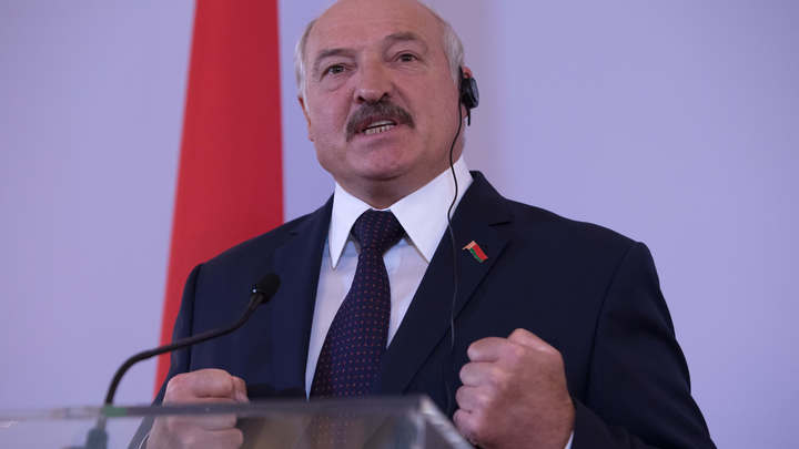 "Не надо кричать, что вы нас кормите": Лукашенко, говоря о российской нефти, вновь вспомнил про позу геополитика