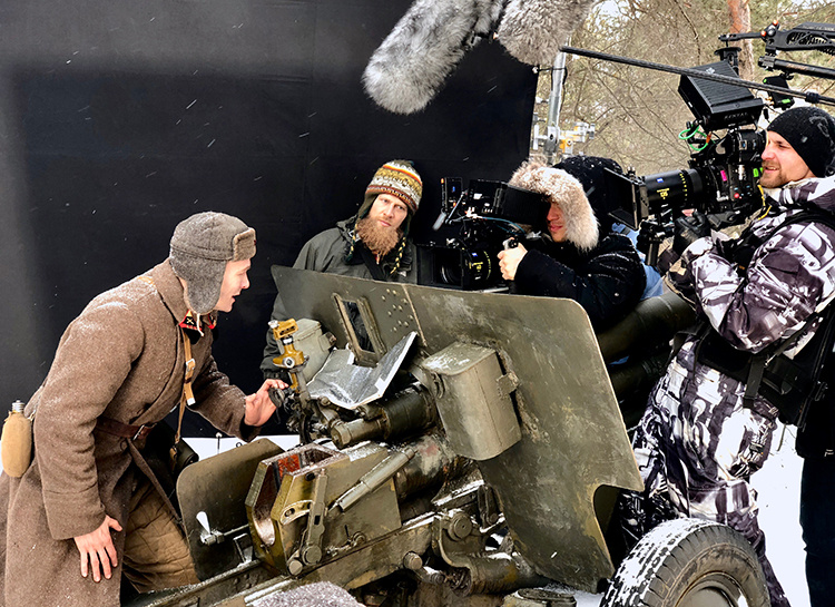 Филипп Янковский добровольно обрек себя на суровые испытания в Подмосковье Филипп Янковский добровольно обрек себя на суровые испытания в Подмосковье Кино,Кино