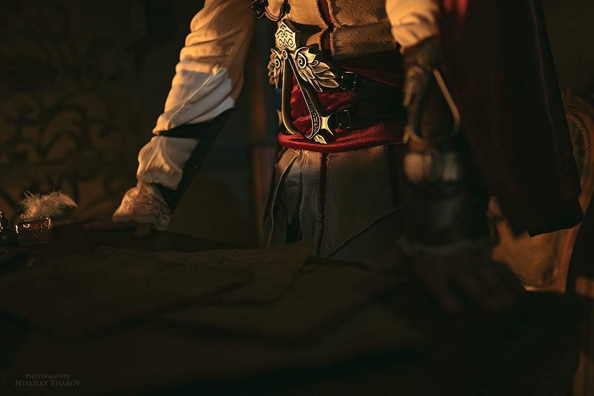 Assassin's Creed 2 - Косплей: Эцио Аудиторе в исполнении Фальки Цинтрийской Assassin's Creed 2 - Косплей: Эцио Аудиторе в исполнении Фальки Цинтрийской Игры