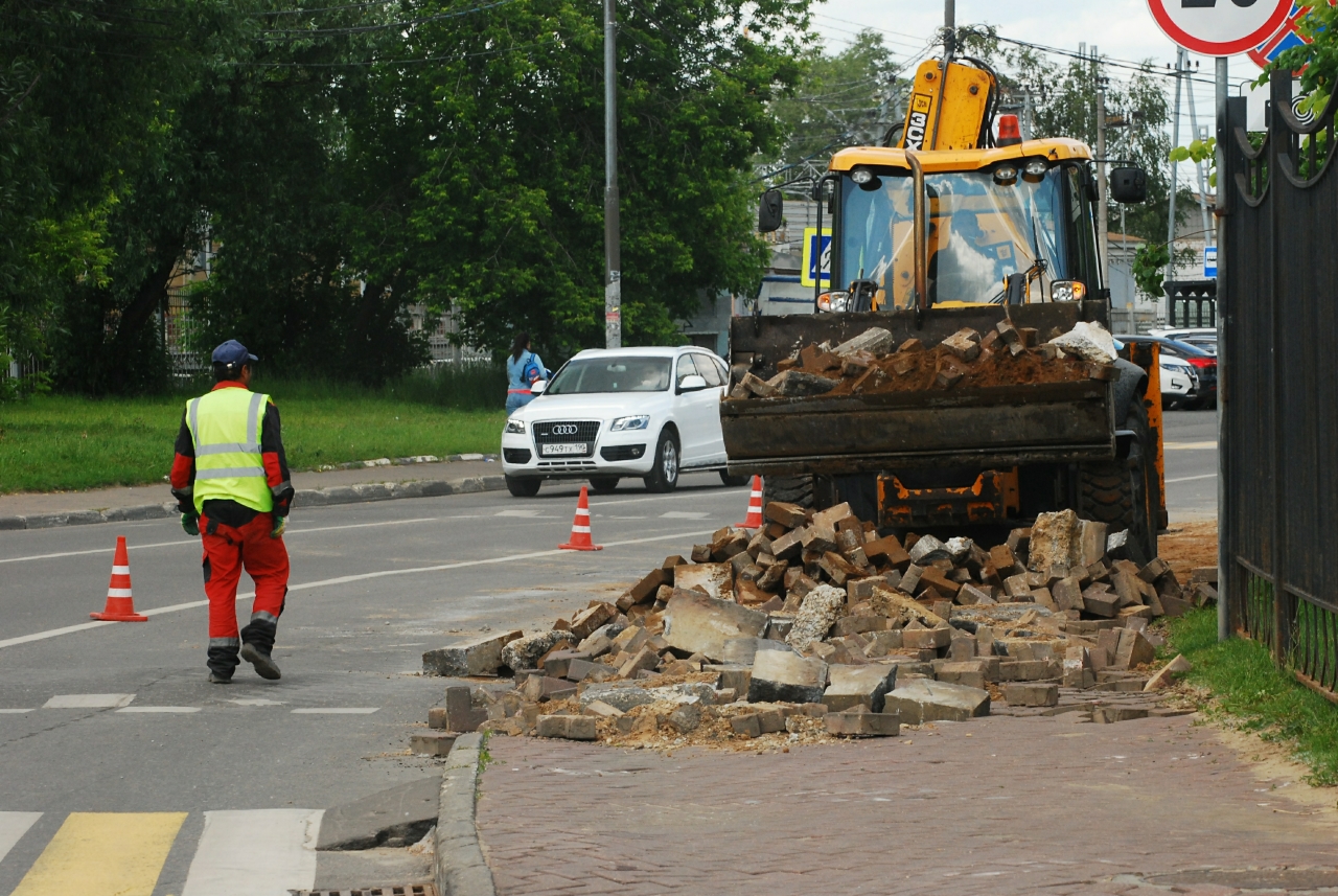 В Екатеринбурге начали сносить старые двухэтажки на Уктусе