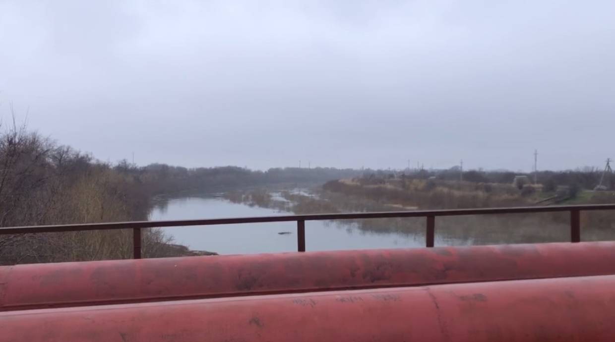 Видеофакт: вода из Днепра самотеком уже дошла до Армянска в Крыму по СКК