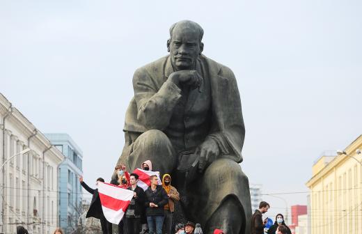 Силовики заблокировали движение «марша пенсионеров» в Минске Политика