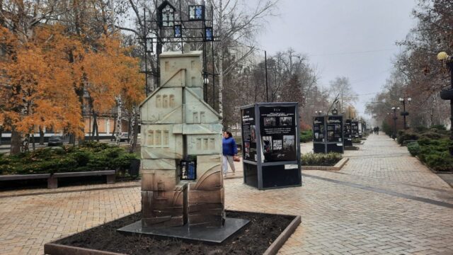 Аллея рядом с Домом правительства.  