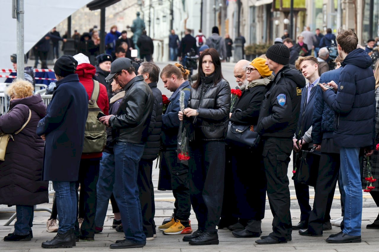 Прощание 2014. В Москве простились с Владимиром Жириновским. Огромная очередь. Прощание с Владимиром Жириновским. Прощание фото.