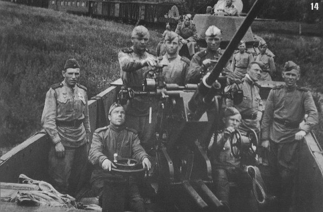 Эпическая битва двух бронепоездов: «Илья Муромец» против «Адольфа Гитлера» Эпическая битва двух бронепоездов: «Илья Муромец» против «Адольфа Гитлера» Война и мир