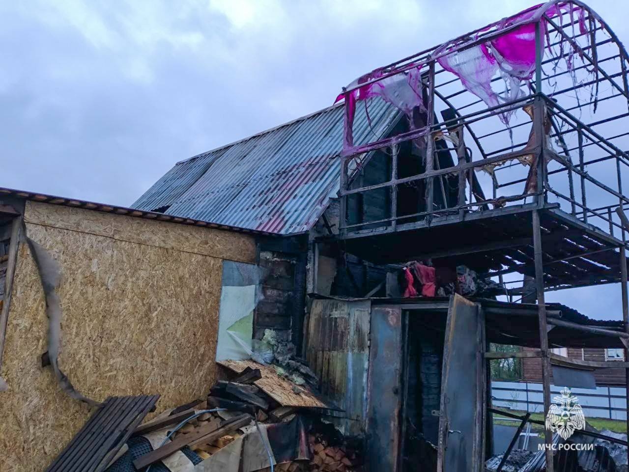 Только мама уцелела: в Пермском крае в пожаре погибла семья