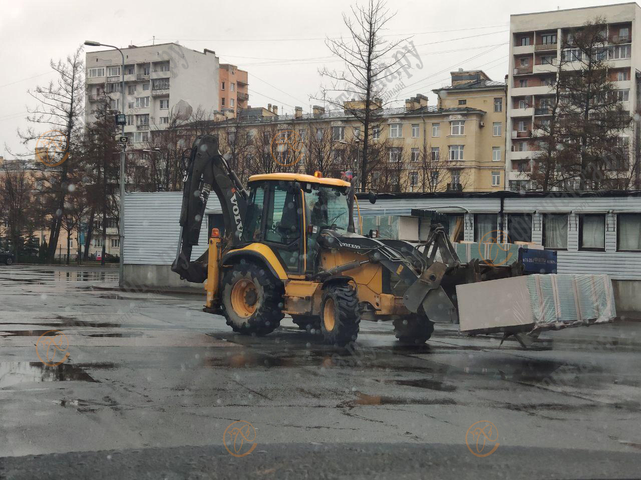 «Ленэкспо» на Васильевском начали готовить к приёму пациентов с коронавирусом. Власти не спешат объявлять об этом официально коронавирусом, пациентов, Петербурге, медицинских, «Ленэкспо», читатель, больница, перестала, возможности и, неделе исчерпала, гудкамиНа, Телефон, ответил, Эргашева, Олега, вицегубернатора, профильного, автор, Лисовец, Дмитрий