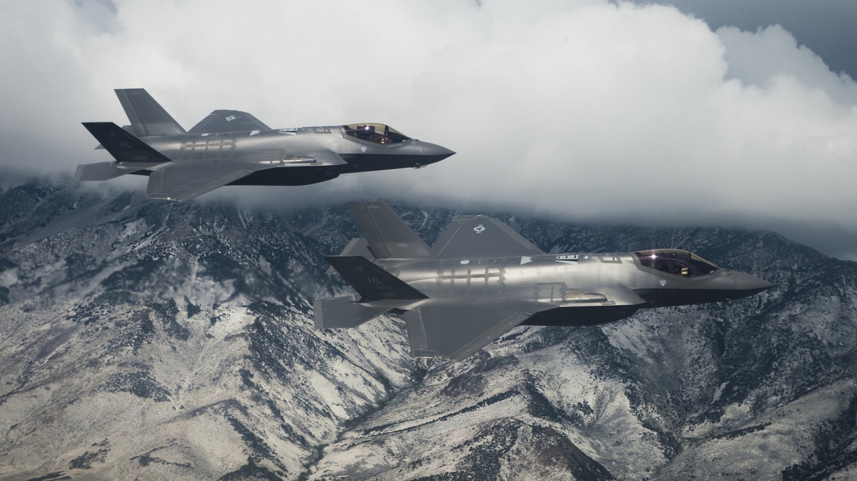 Более 30 иностранных разведчиков пролетали у границ России за неделю