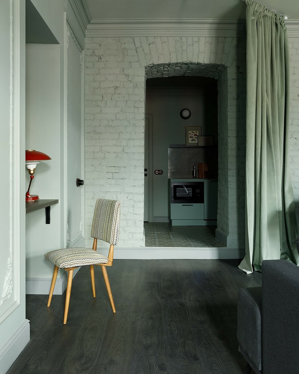Уютный монохромный дизайн питерских апартаментов на Невском проспекте идеи для дома,интерьер и дизайн