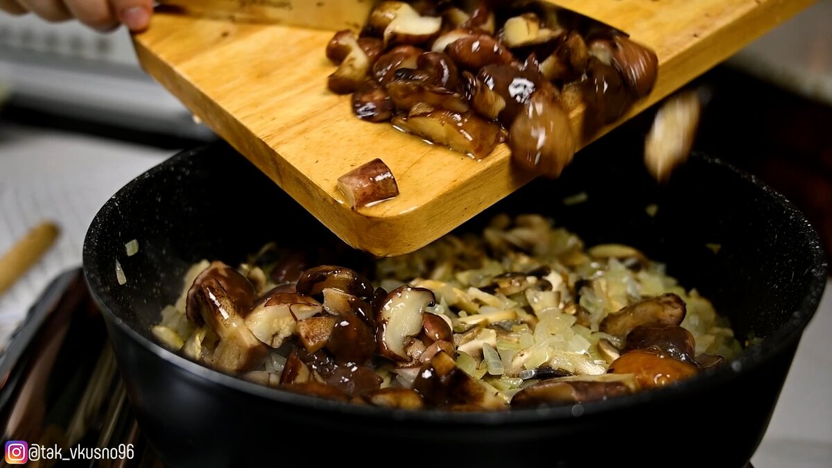 Я купил замороженные маслята, очень вкусные и не такие дорогие, как белые