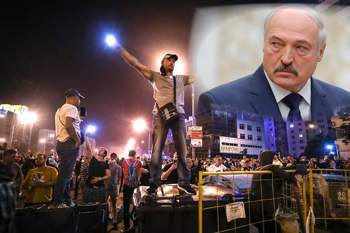 Президент Белоруссии Александр Лукашенко утверждает, что Запад выдвинул ему ультиматум: он должен уйти от...