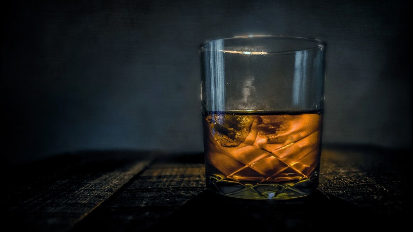 Невролог: полный отказ от спиртных напитков может быть вреден для здоровья Общество