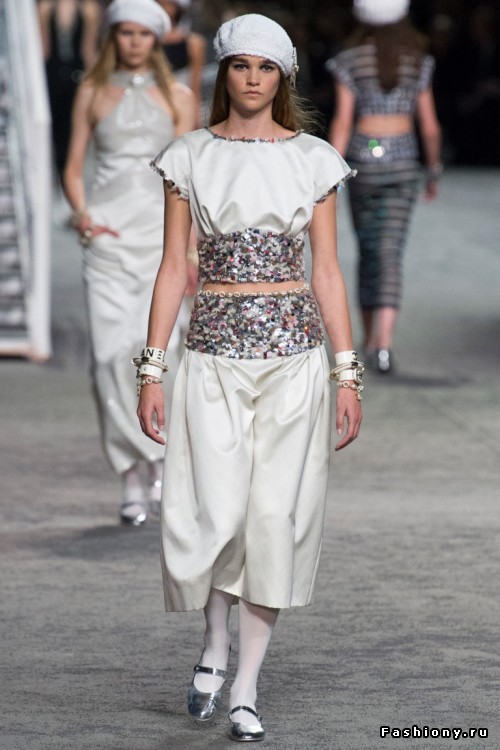 Chanel 2019 круизная коллекция Chanel 2019 круизная коллекция