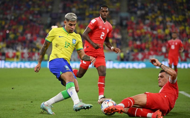 Бразилия впервые победила Швейцарию на ЧМ и досрочно вышла в плей-офф