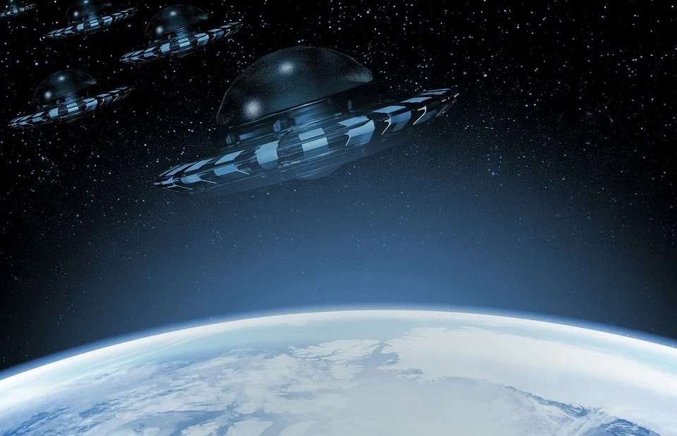 Большинство американцев уверены, что власти США скрывают от них правду о пришельцах