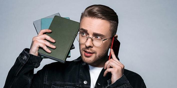 Егора Крида госпитализировали в Сургуте. Оказавшийся под капельницей певец отменил концерт