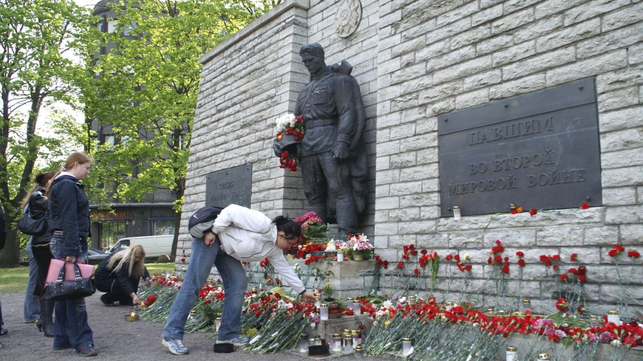 Шипилин о решении Эстонии перезахоронить 40 советских солдат: мерзавцы вымещают старые обиды на падших героях