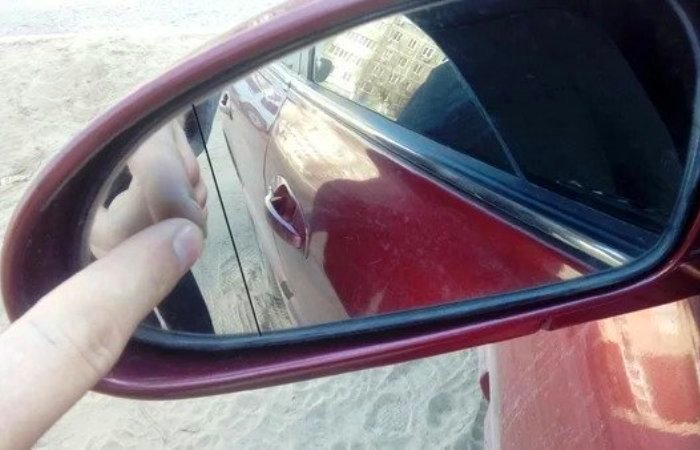 Для чего на автомобильном зеркале заднего вида нужна тонкая черная линия Для чего на автомобильном зеркале заднего вида нужна тонкая черная линия авто и мото,автоновости