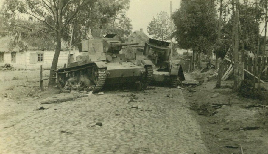 Почему танкисты Гудериана проиграли первый советским танкистам 22 июня 41-го года? Забытый разгром Почему танкисты Гудериана проиграли первый советским танкистам 22 июня 41-го года? Забытый разгром история