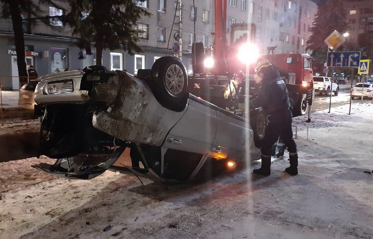 «Волчья яма»: Шкуматов о провалившемся под землю автомобиле в Курске