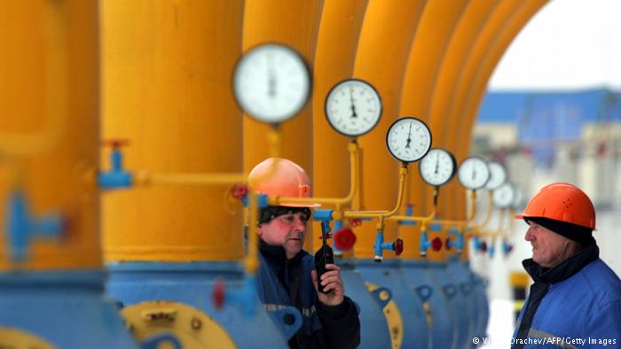 Рабочие на компрессорной станции газопровода Ямал-Европа на территории Беларуси 