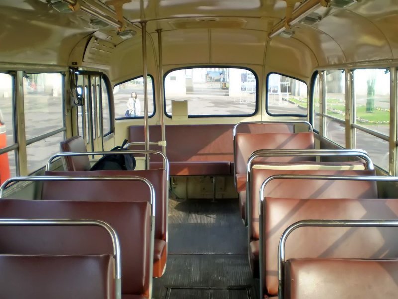 Вот так салон ''158-го'' выглядел исходно. На фото — машина ''музея Мосгортранса'' ликинского производства. Очевидно, что стоять в этом салоне попросту негде… ЗИЛ-158В, авто, автобус, зил, лиаз, олдтаймер, реставрация, рето автобус