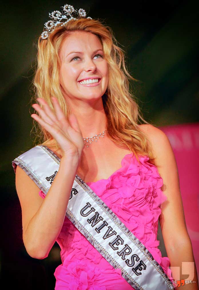 Дженнифер Хоукинс - победительница конкурса Мисс Вселенная в 2004 году
