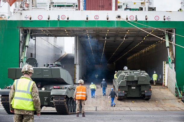 В Эстонию из Британии перебросят 130 единиц боевой техники НАТО