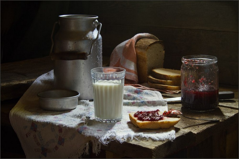 Когда календари были отрывными, гитары – семиструнными,  а стаканы – гранеными... натюрморт