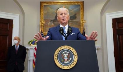 FILE PHOTO: U.S. President Joe Biden delivers remarks with Supreme Court Justice Stephen Breyer as they announce Breyer will retire at the end of the court's current term, at the White House in Washington, U.S., January 27, 2022. REUTERS/Kevin Lamarque