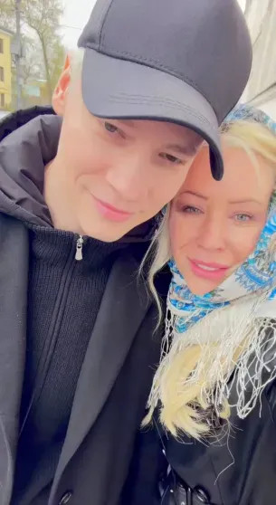 Шаман и Екатерина Мизулина показали, как готовятся к Пасхе Екатерина, Мизулина, Шаман, куличи, МизулинаШаман, Шамана, женат, Мартыновой, видео, Мизулиной, ШаманШаман, Екатерины, местном, около, стоимостью, тысяч, рублей, главным, Laurent, гостем