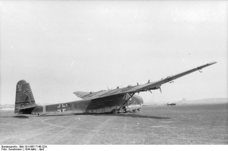 Летающий кит — Мессершмитт 323 Gigant в 26 фотографиях Летающий кит — Мессершмитт 323 Gigant в 26 фотографиях Авиация