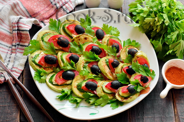 «Павлиний хвост» – вкуснейший и красивый салат из жареных кабачков  закуски,салаты