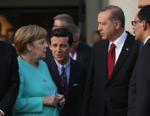 Неистовая Меркель пошла в атаку на Эрдогана