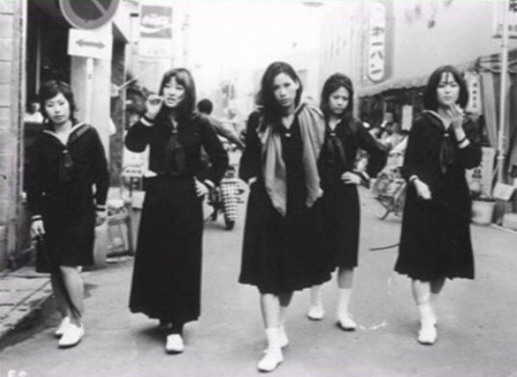 Sukeban: редкие фотографии банд девушек Японии в 70-80 годы Sukeban: редкие фотографии банд девушек Японии в 70-80 годы