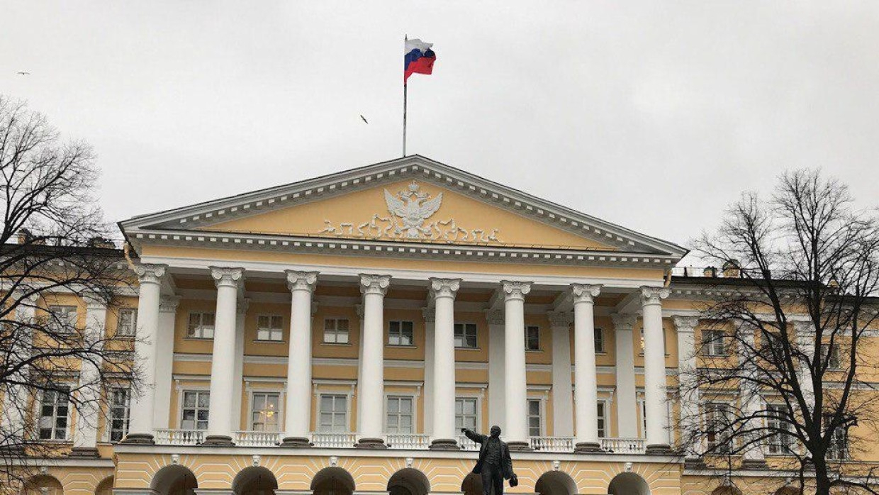 Спб получить. Санкт-Петербург Смольный правительство. Смольный правительство СПБ. Смольный дворец Баженова. Здания Академии наук и Смольного института.