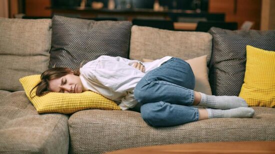 «У тебя что, ПМС?» Почему возникает предменструальный синдром и как с ним справиться