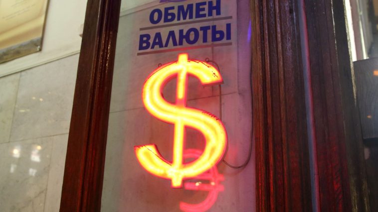 Финансист рассказал, как ЦБ РФ может повлиять на курсы рубля и доллара