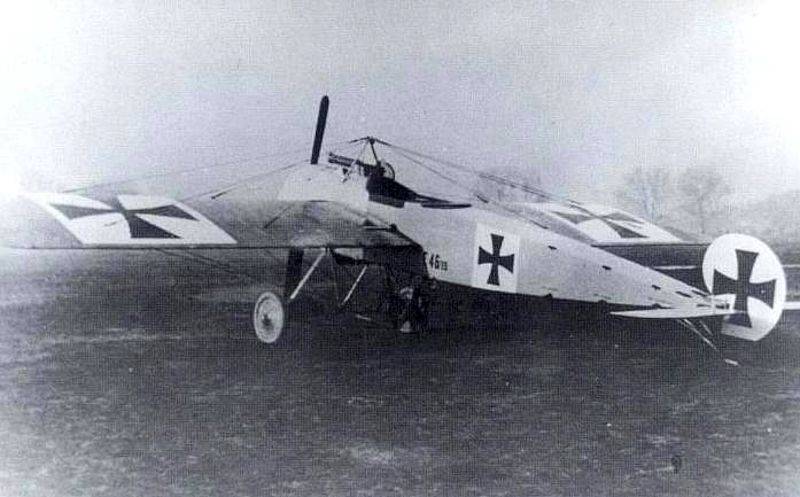 Как самолёты научили стрелять через винт оружие