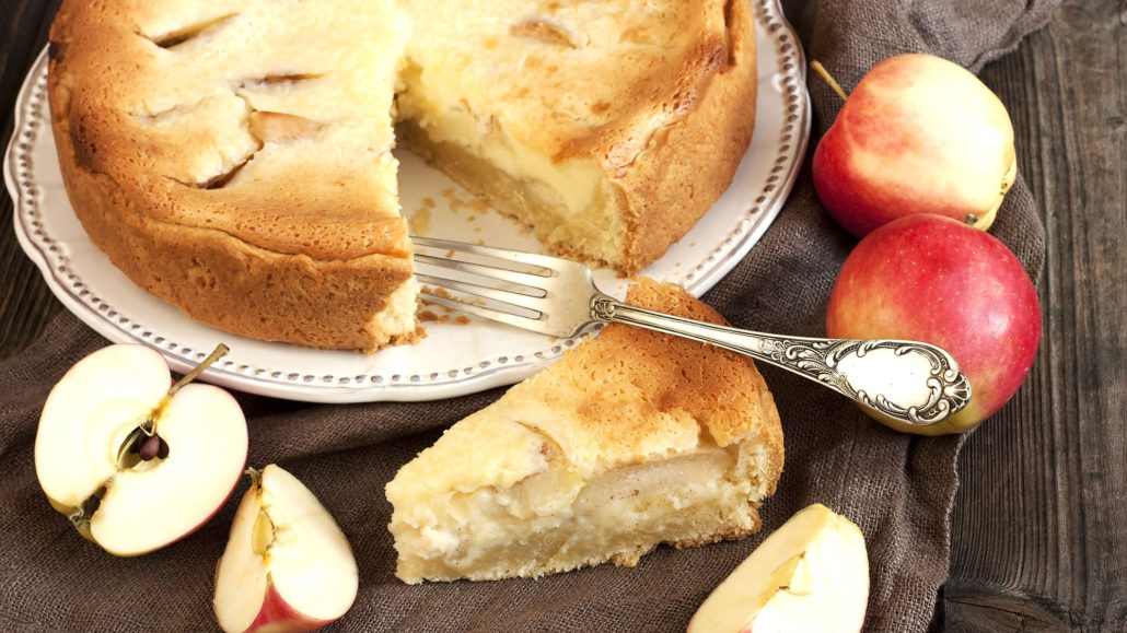 Пирог с яблоками в мультиварке