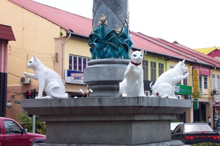 Город Кучинг – настоящий рай для любителей котов города, кучинг