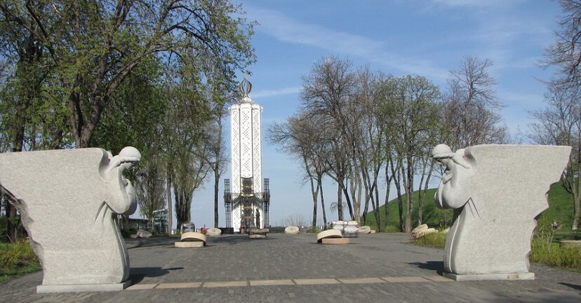 Памятник Голодомору на Украине, поставлен в Киеве в 2008 году