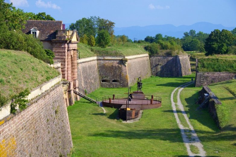 Неф-Бризах — украшение французской короны Европа,крепости,Франция