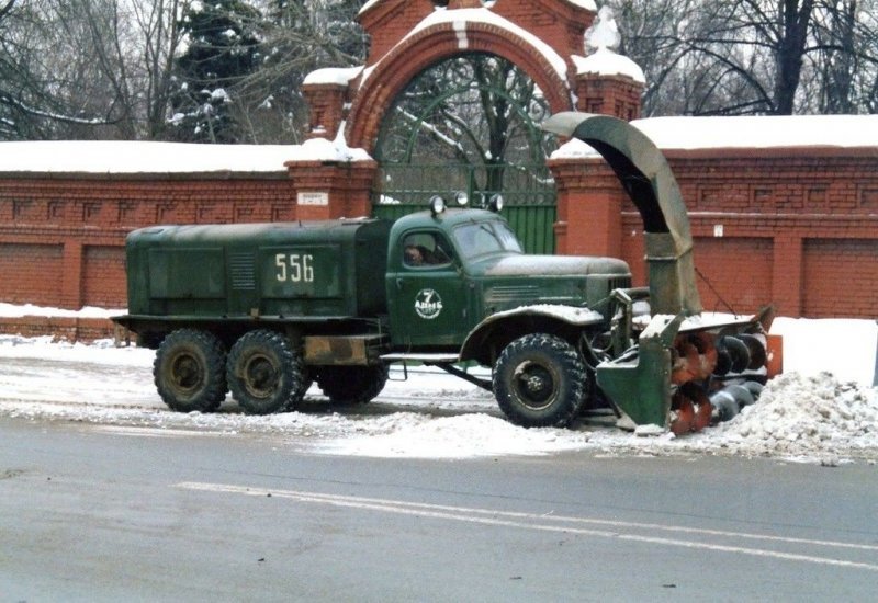 У Донского монастыря. автомобили, зима, москва, ретро фото, снег, снегоуборочная машина, уборка снега, фото