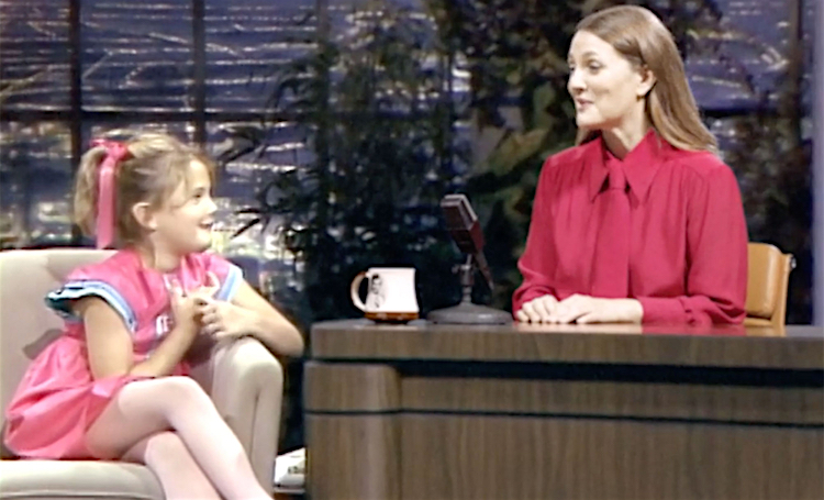 Назад в будущее: Дрю Бэрримор взяла интервью у самой себя в 7-летнем возрасте