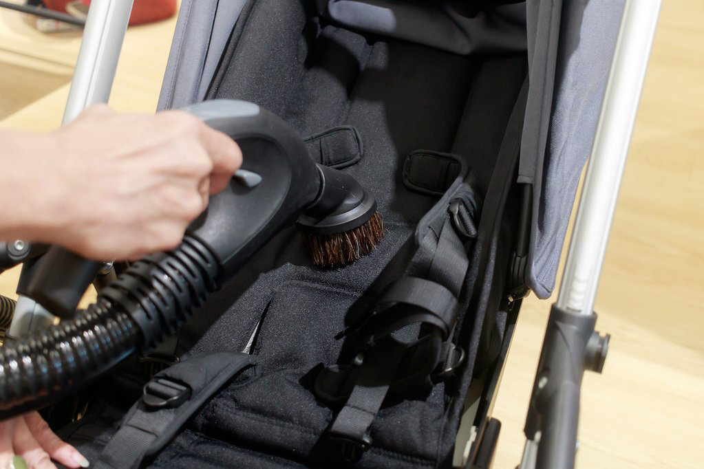Как правильно ухаживать за детской коляской: семь простых правил
