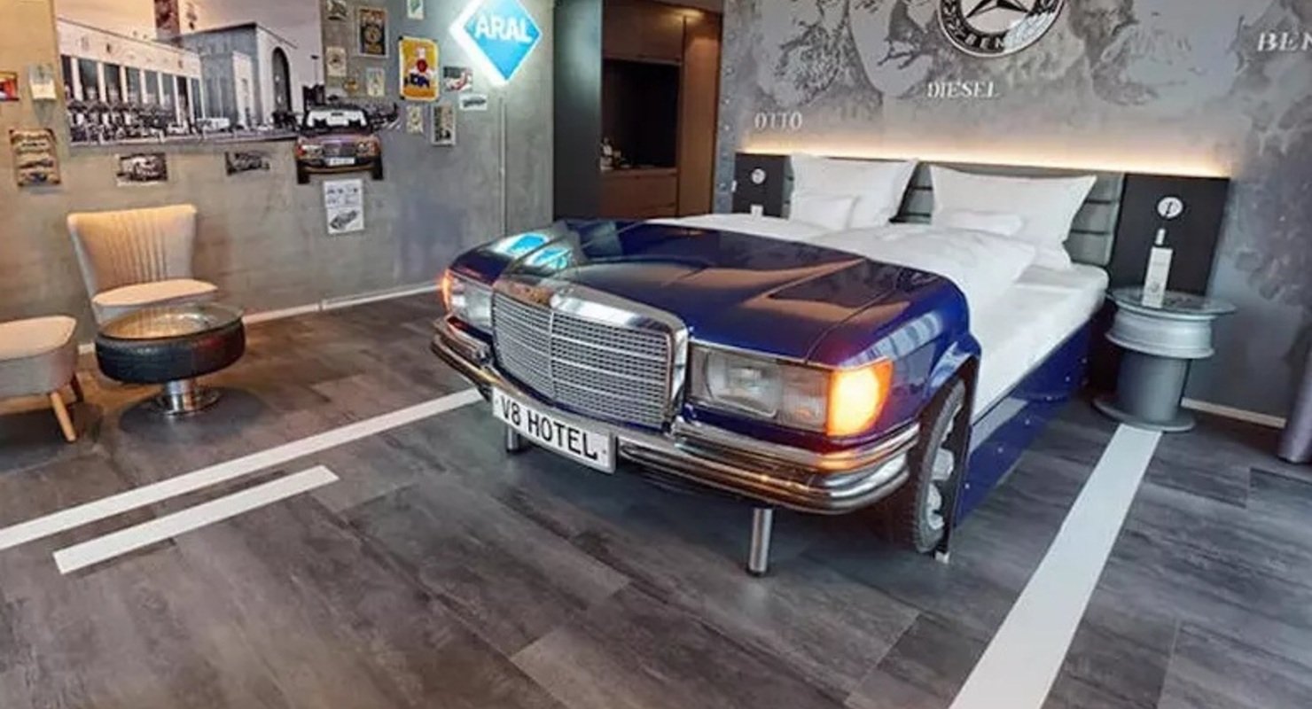 В Германии построили отель с кроватями из настоящих автомобилей