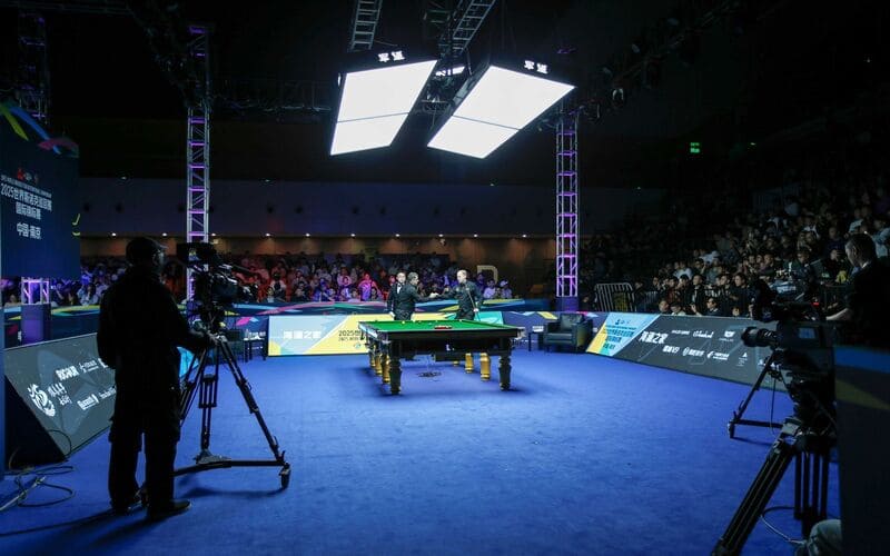 Ронни О'Салливан победил Аллана Тэйлора в напряженном матче и вышел во второй раунд на Международном Чемпионате 2025 (фото: WST)